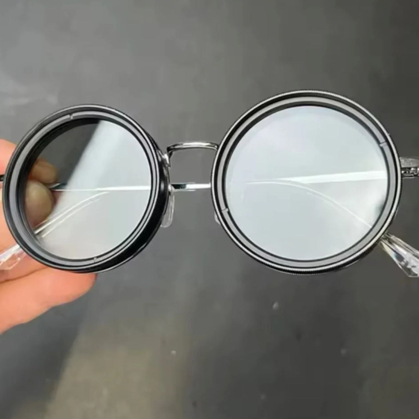 Skorter | VisionRound Polarized Sunglasses – Unisex Retro Design with Adjustable Light Filter