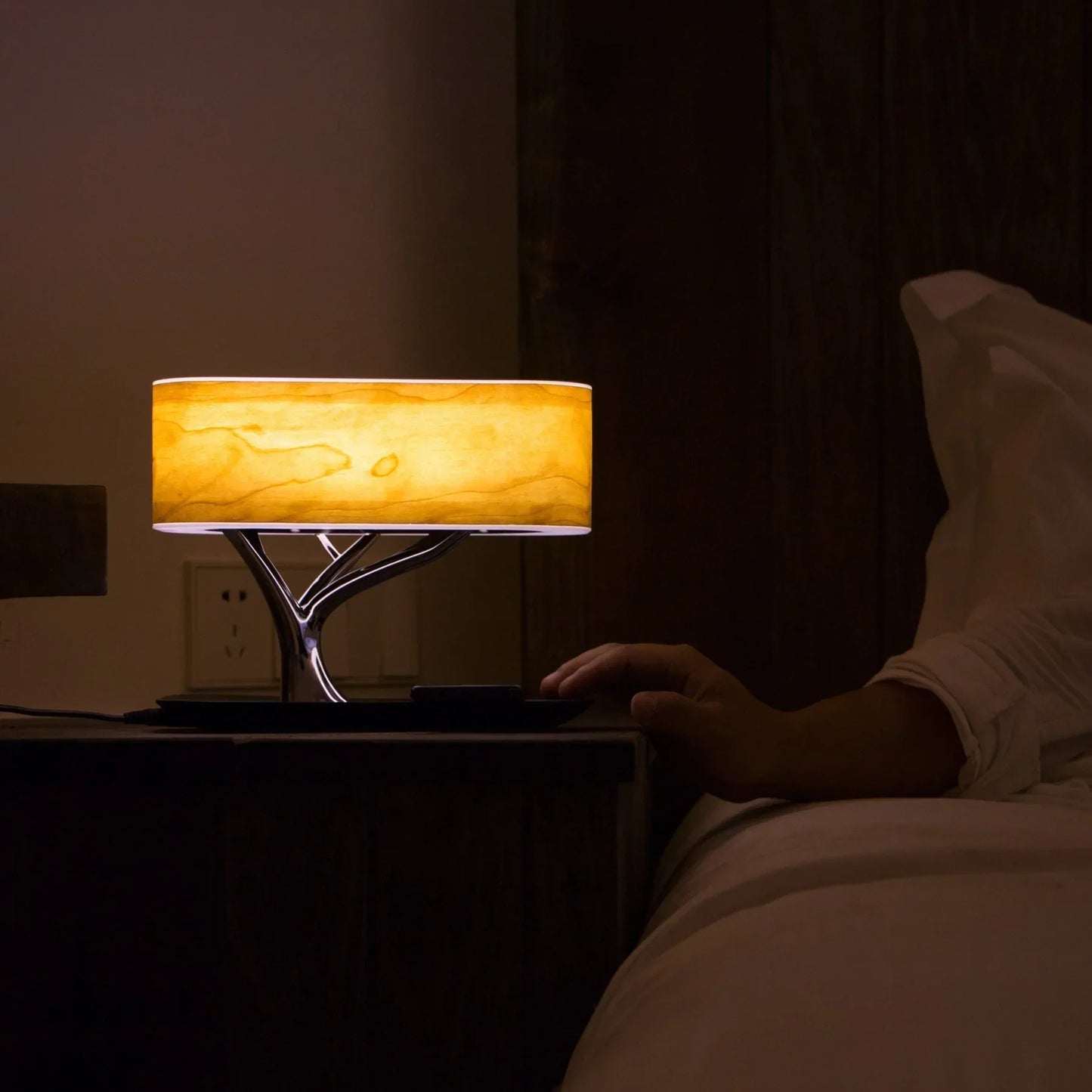 Skorter | Table lamp with speaker and wireless charger