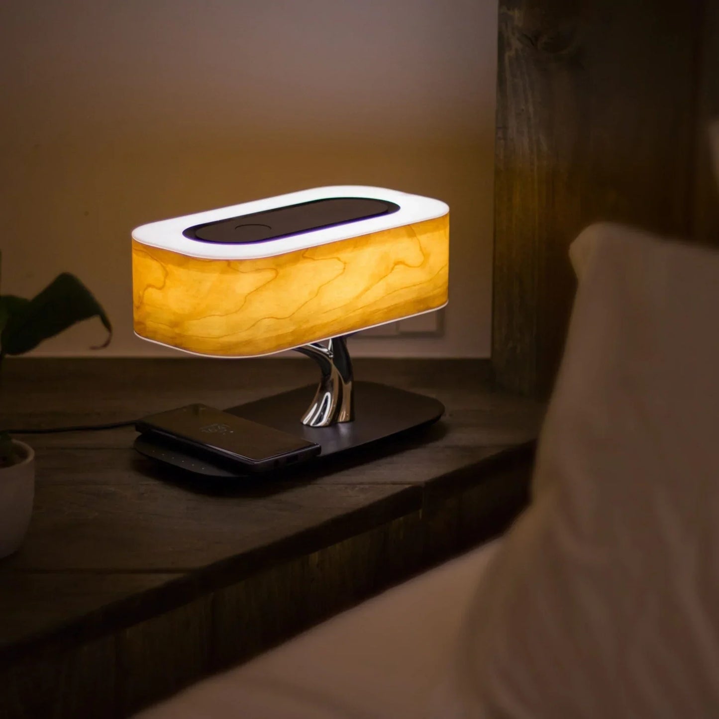 Skorter | Table lamp with speaker and wireless charger