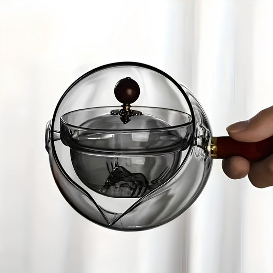 Skorter rotating in crystal glass