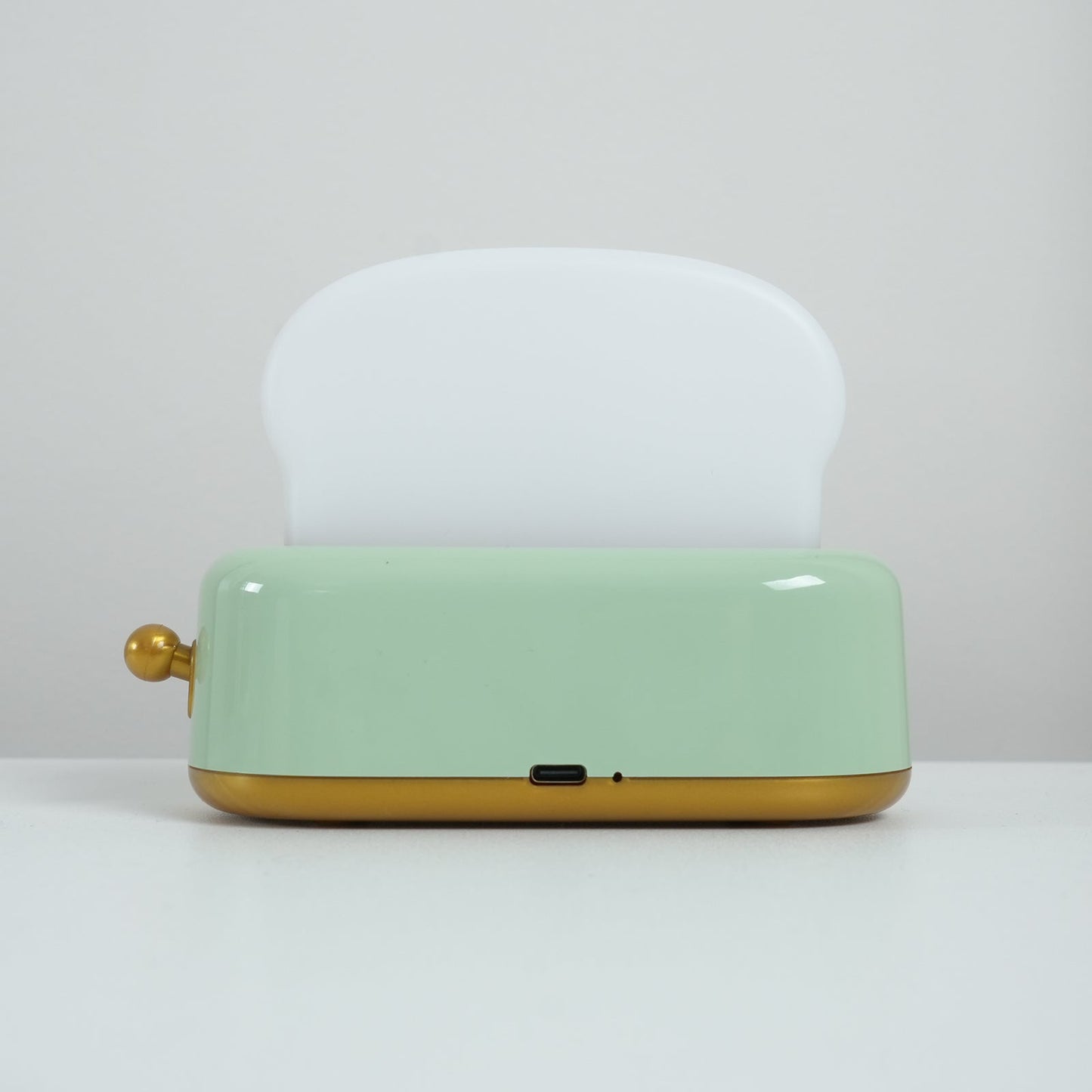 Skorter | elegant table with toaster design and built-in battery