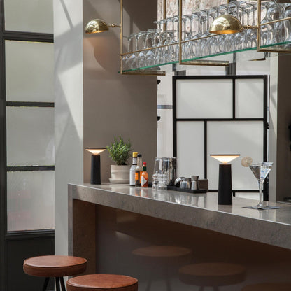 Skorter | InfiNight - Modern table lamp with touch sensor | Dimmable brightness