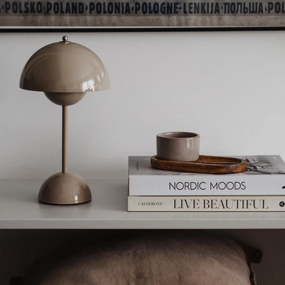 Skorter | Stylish Auroraglo LED table lamp for the living room