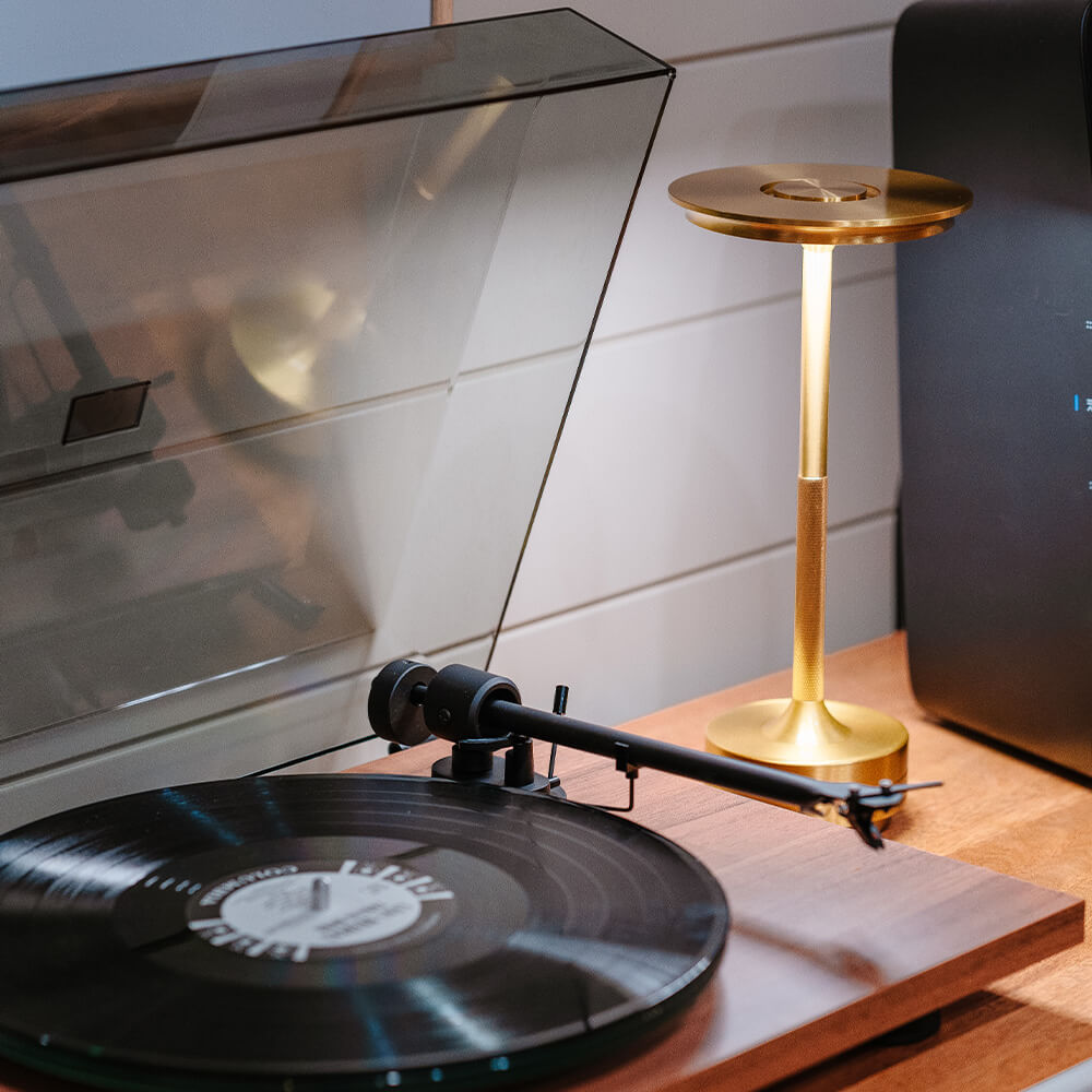 Skorter | Ambient Metallic Wireless Table Lamp