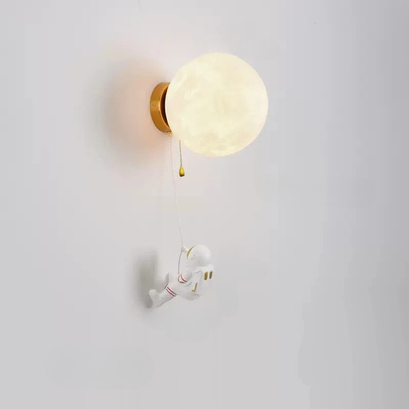 Skorter | LunarGlow - Astronaut Wall Lamp with Moon-Shaped Light