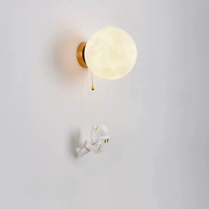 Skorter | LunarGlow - Astronaut Wall Lamp with Moon-Shaped Light