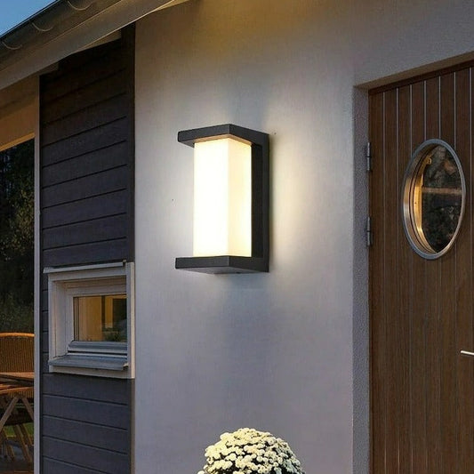 Skorter | Vertical LED Outdoor Light