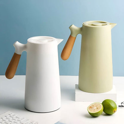 Skorter | Elegant double-walled glass carafe with wooden handle for hot and cold drinks