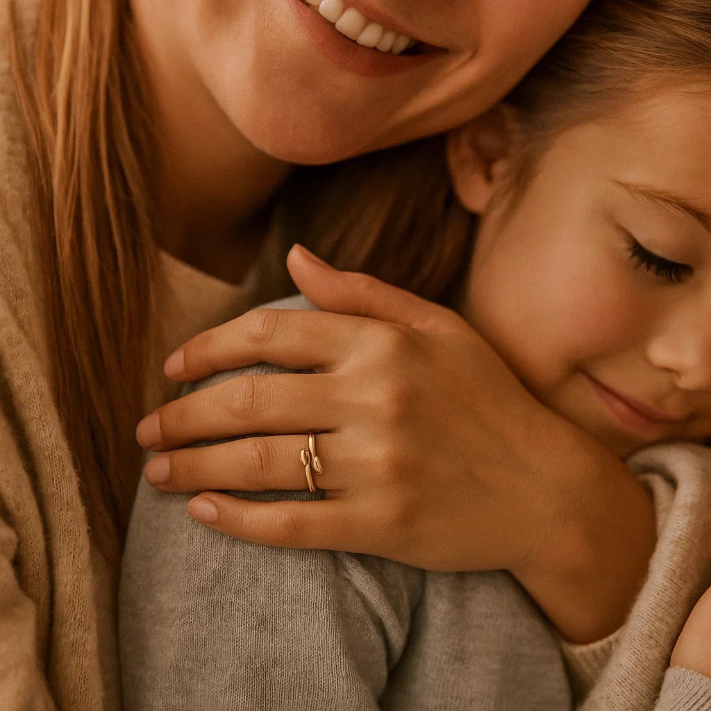 Skorter | Embrace Ring - Always Close and Connected