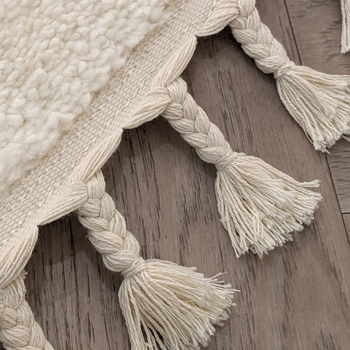 Skorter | Adira Vanilla Airy Fringe Geometric Rug
