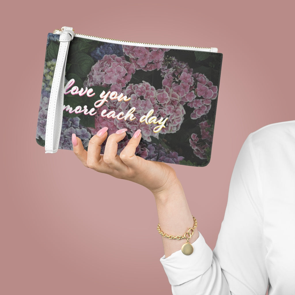 Skorter | Floral Design Vegan Zipped Clutch Bag