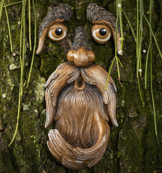 Skorter | Bird Feeding Apparatus Old Man Wood Figurine