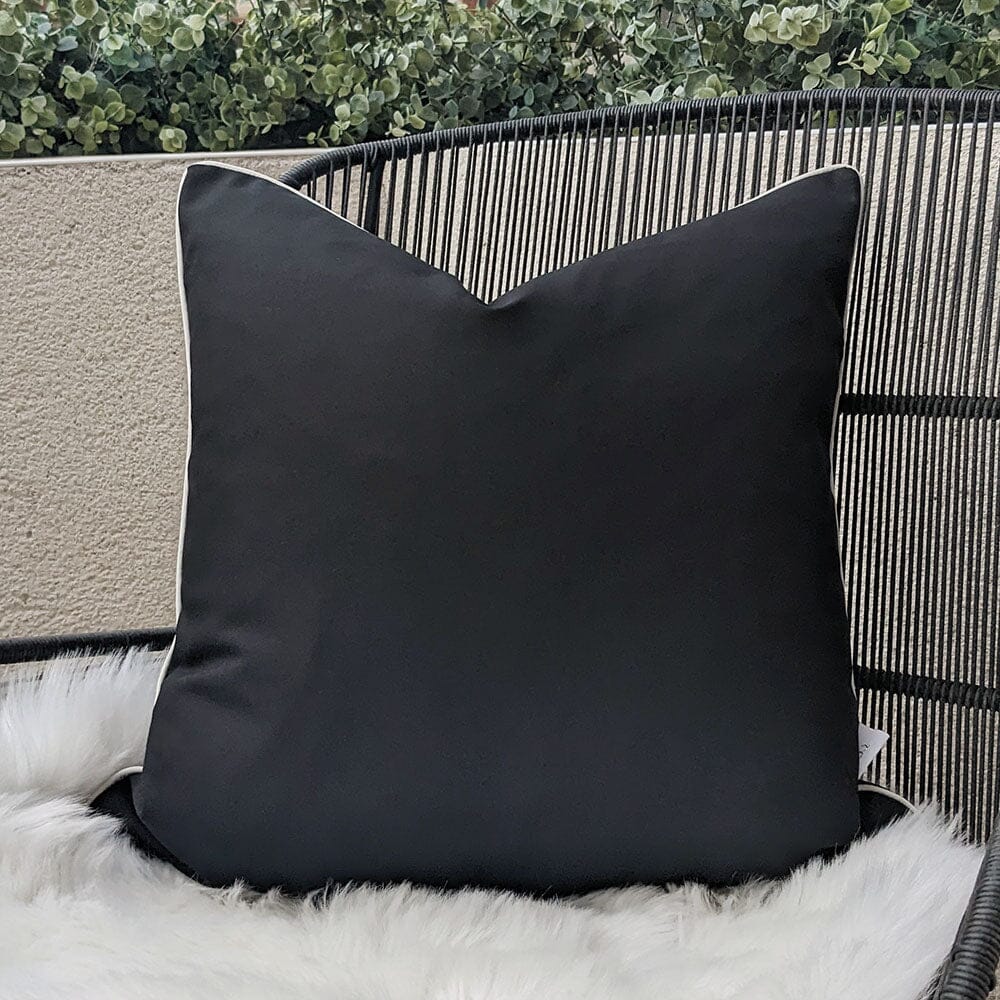 Skorter | Black outdoor cushion with cream piping - 43 x 43cm