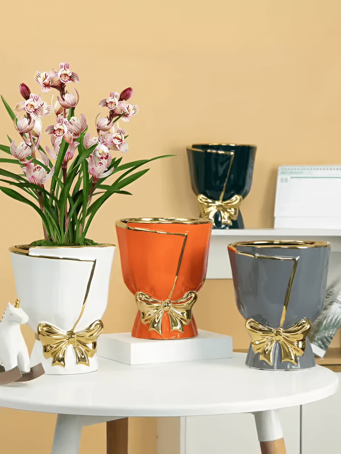 Skorter | BOLD BOW VASE | MODERN VASE