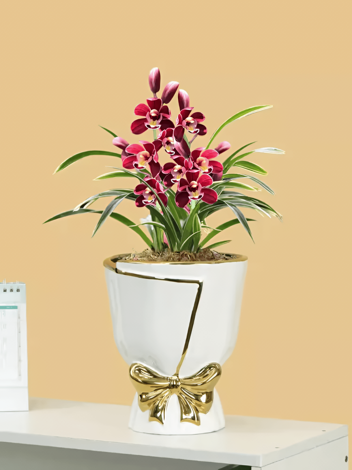 Skorter | BOLD BOW VASE | MODERN VASE