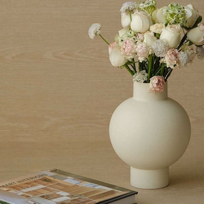 Skorter | BOSHA – Elegant ceramic vase for timeless aesthetics