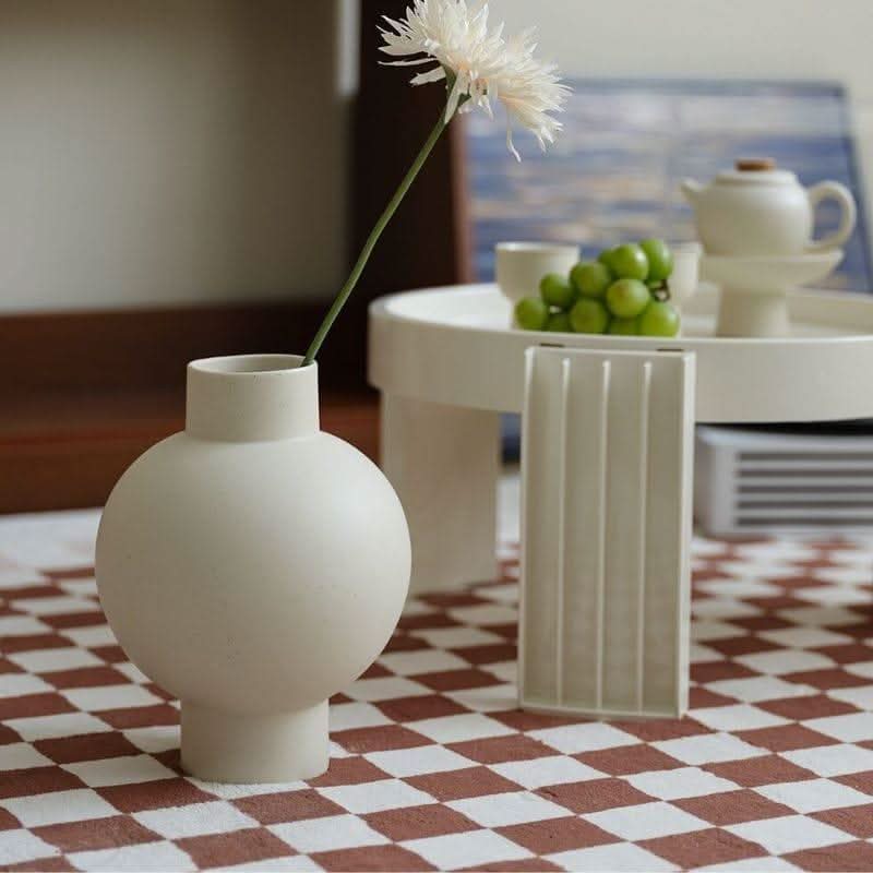 Skorter | BOSHA – Elegant ceramic vase for timeless aesthetics