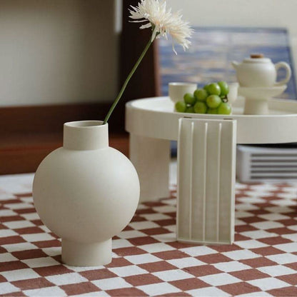 Skorter | BOSHA – Elegant ceramic vase for timeless aesthetics