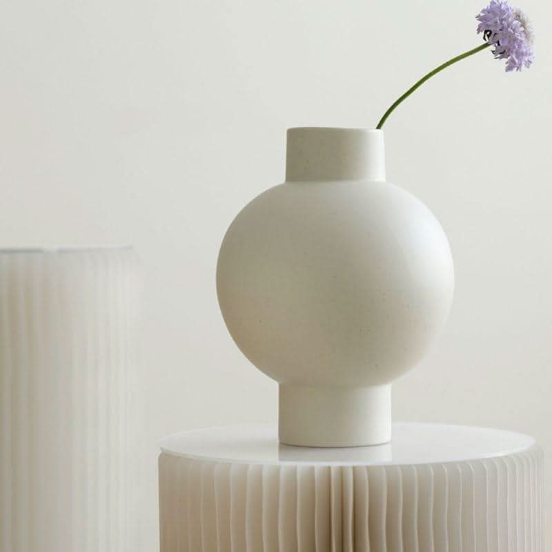 Skorter | BOSHA – Elegant ceramic vase for timeless aesthetics