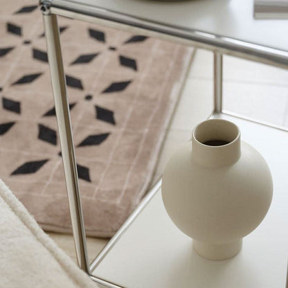 Skorter | BOSHA – Elegant ceramic vase for timeless aesthetics