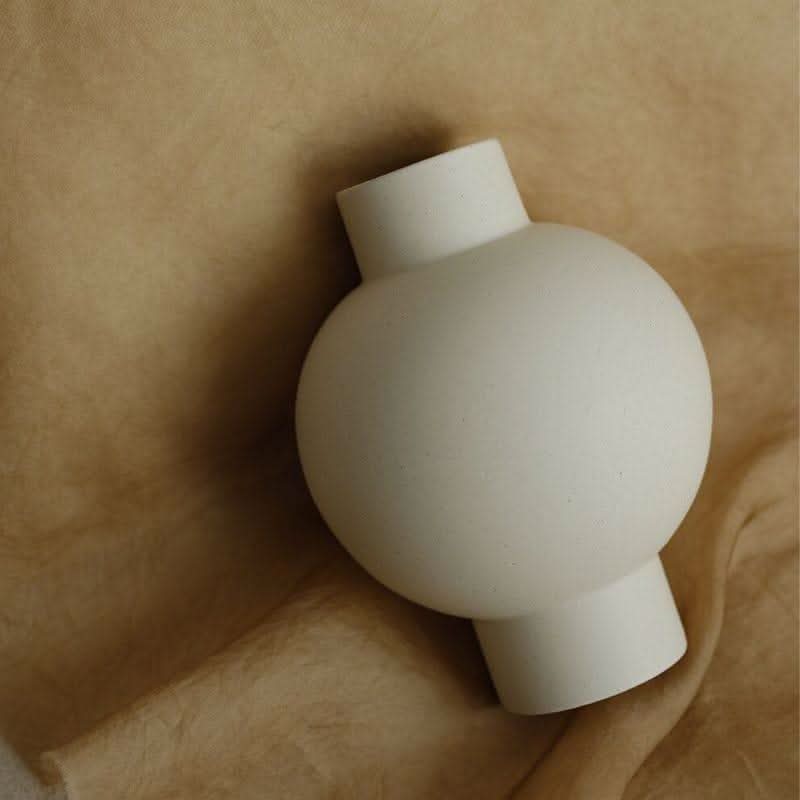 Skorter | BOSHA – Elegant ceramic vase for timeless aesthetics