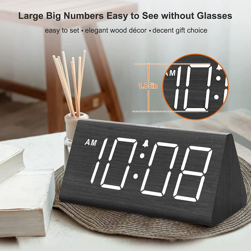 Skørter | Three Digital Alarm Clock with USB Port, Loud Alarm, Dimmer, and Snooze Function
