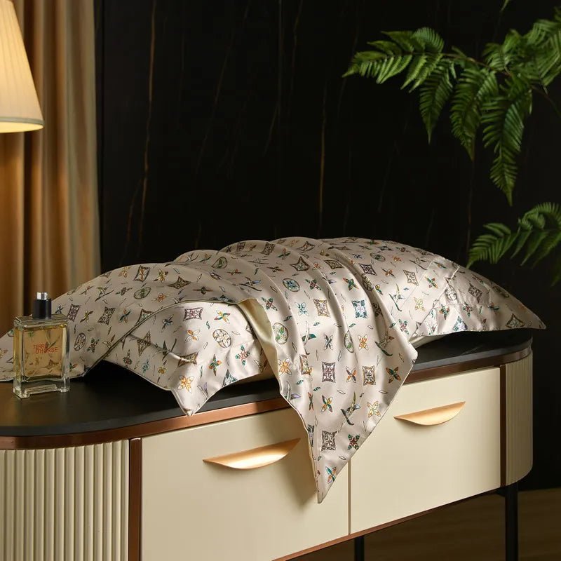 Skorter | Caressence – Mulberry Silk Pillowcase for Luxurious Sleep Comfort