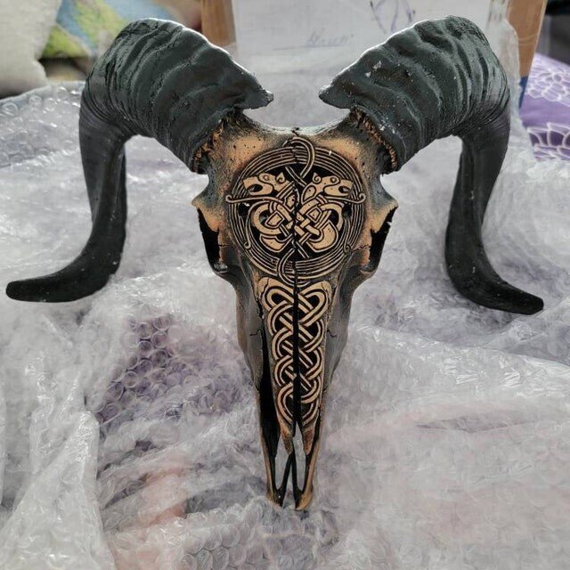 Skorter | Carved Ram Skull