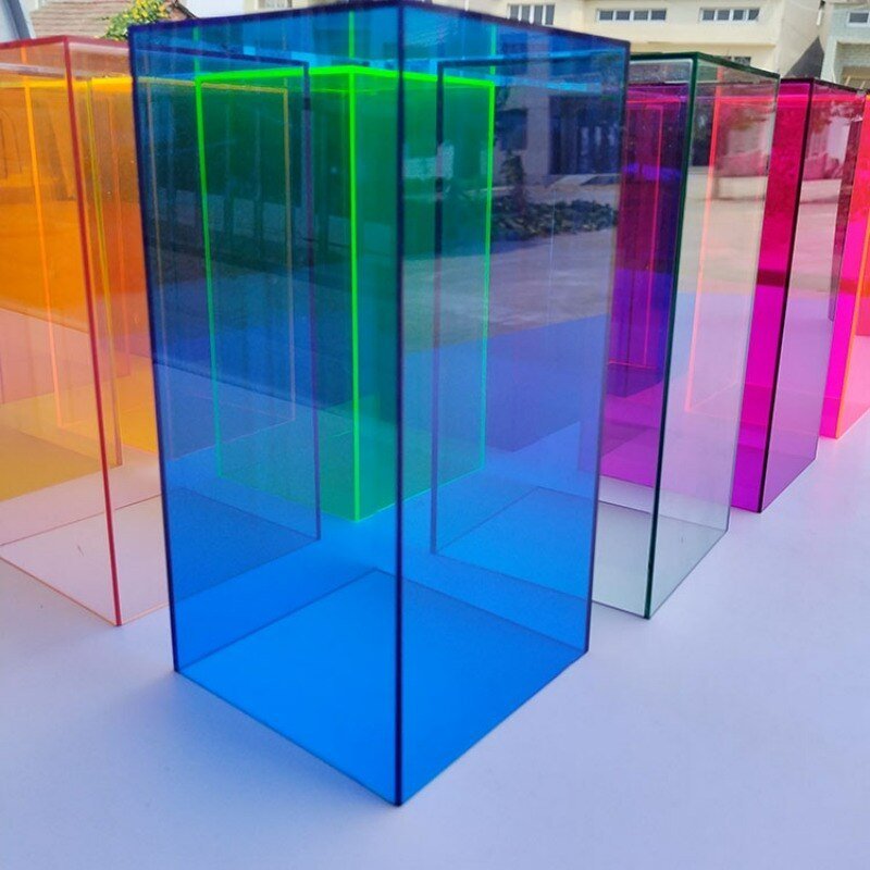 Skorter | Colorful Acrylic Display Box VitrinaLight – For Collectibles and Accessories