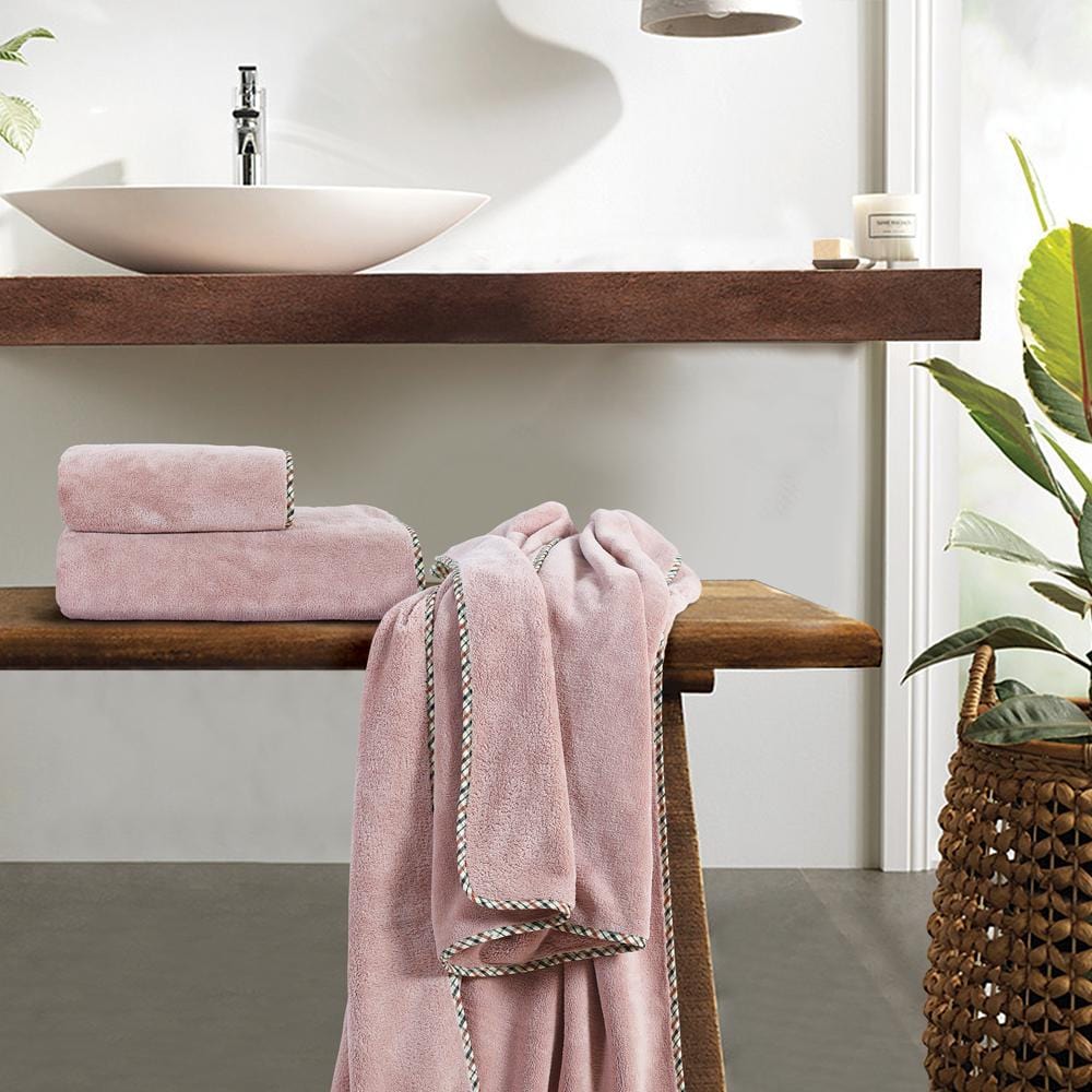 Skorter | Solenza Premium Bath Towel | Lightweight microfiber towel with fast-dry technology