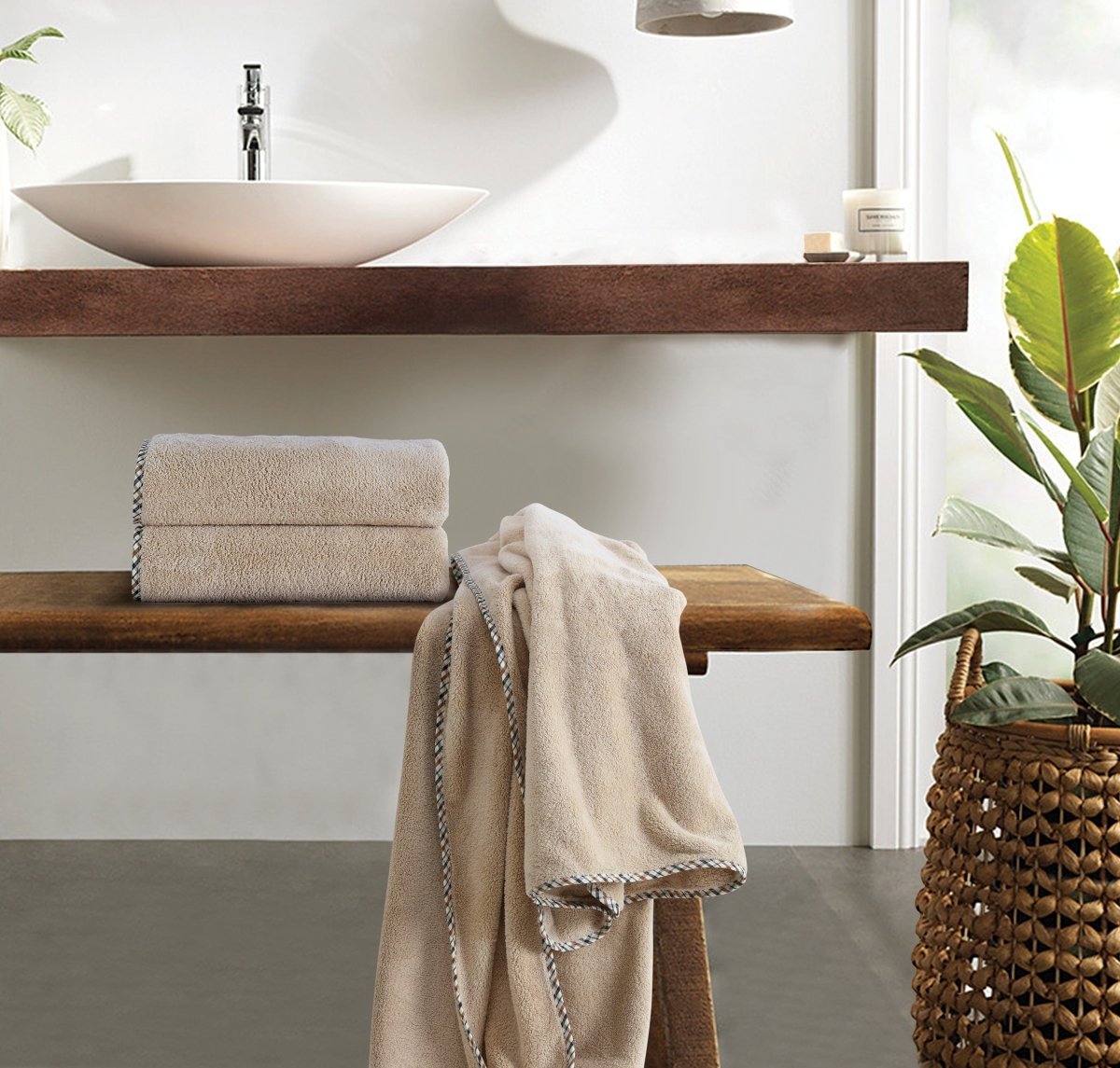 Skorter | Solenza Premium Bath Towel | Lightweight microfiber towel with fast-dry technology