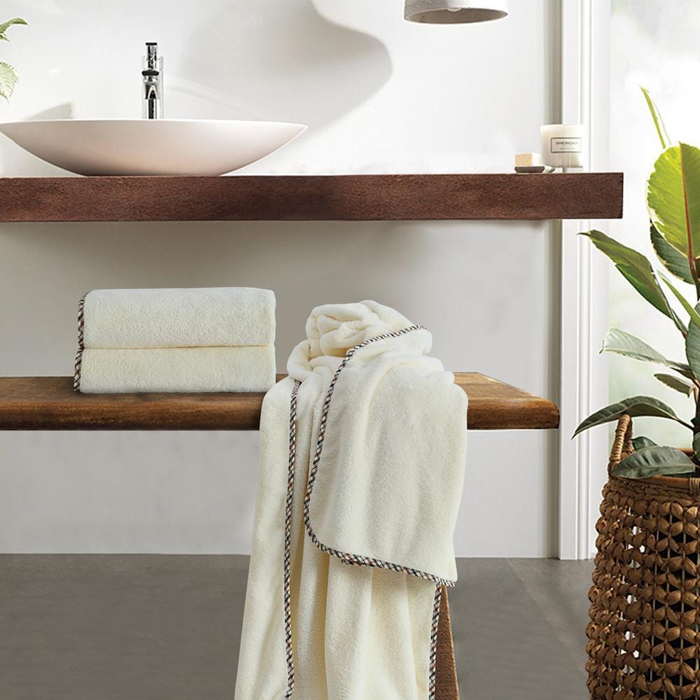 Skorter | Solenza Premium Bath Towel | Lightweight microfiber towel with fast-dry technology