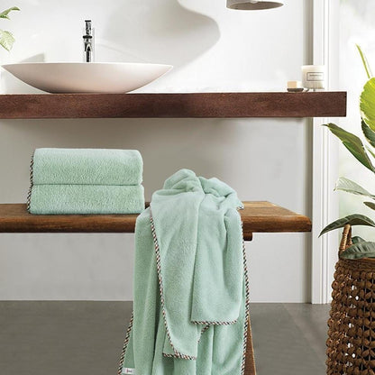 Skorter | Solenza Premium Bath Towel | Lightweight microfiber towel with fast-dry technology