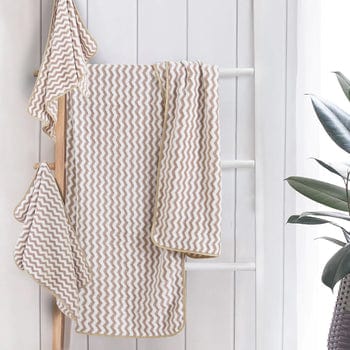 Skorter | Elysoria Coral Weave Towels | Plush, durable towels with maximum absorbency and quick-dry