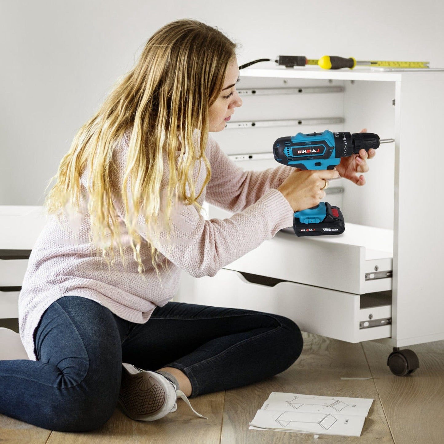 Skorter | Brushless Drill Set with 2 Pieces 8V Batteries and Charger 2 Variable Speeds 3/8In Tool-less Chuck