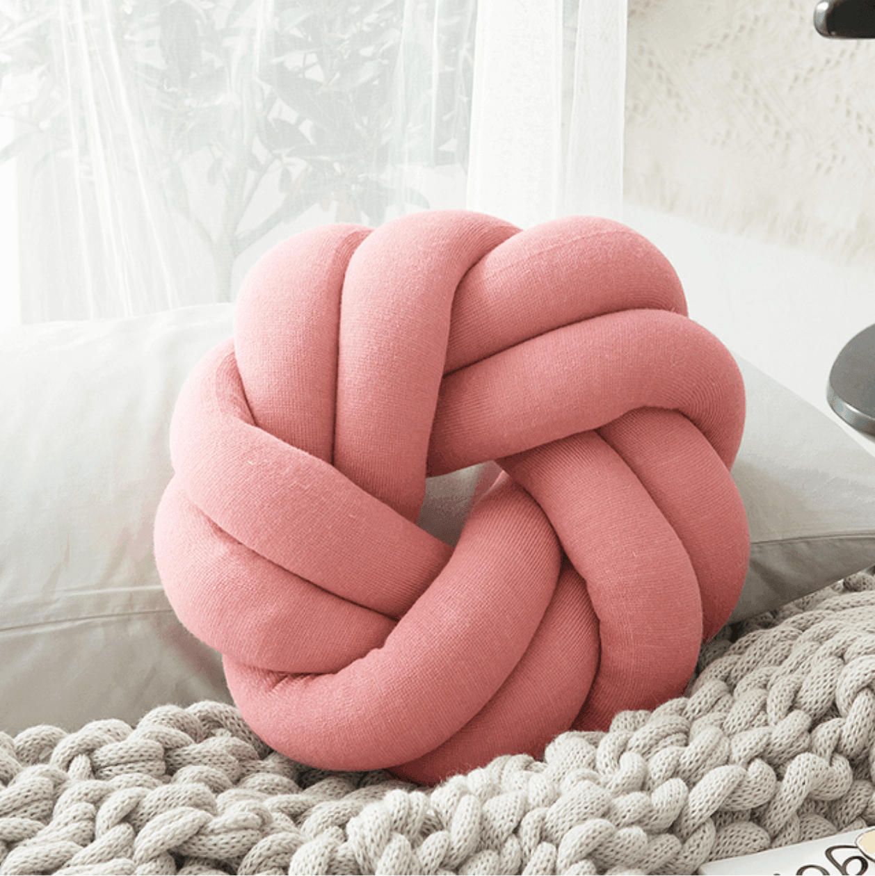 Skorter | Creative Cotton Knot Ball Pillow
