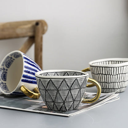 Skorter | Cup with abstract geometric pattern and gold handle