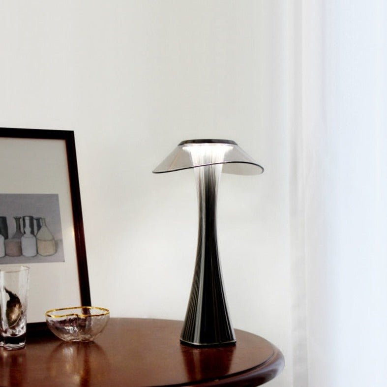 Curvy Mushroom Top Table Lamp - SKØRTER