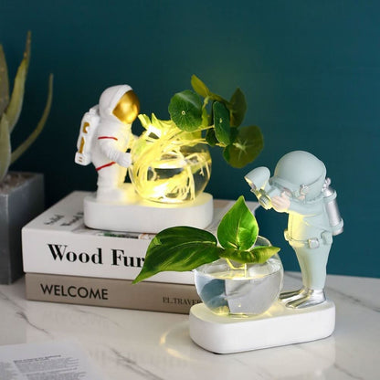 Skorter | ASTROVA – Creative Astronaut Plant Vases for Modern Living