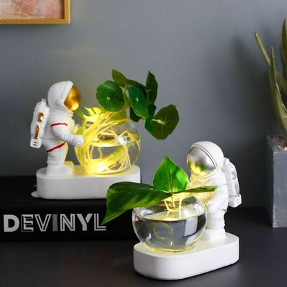 Skorter | ASTROVA – Creative Astronaut Plant Vases for Modern Living