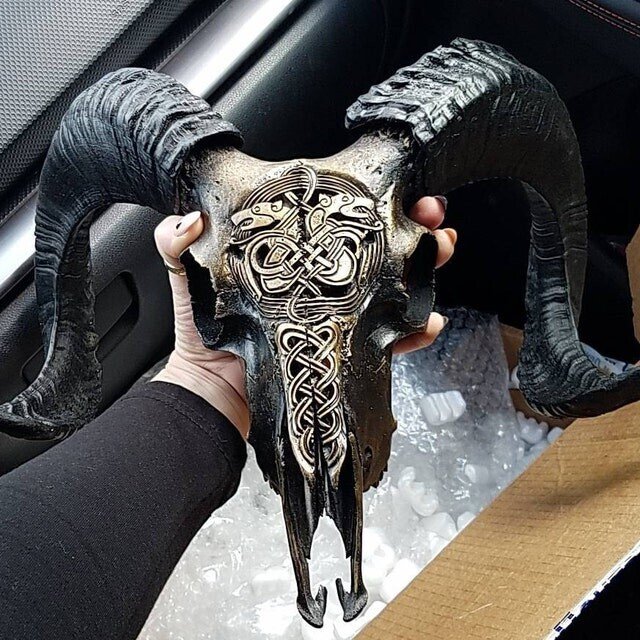 Skorter | Carved Ram Skull