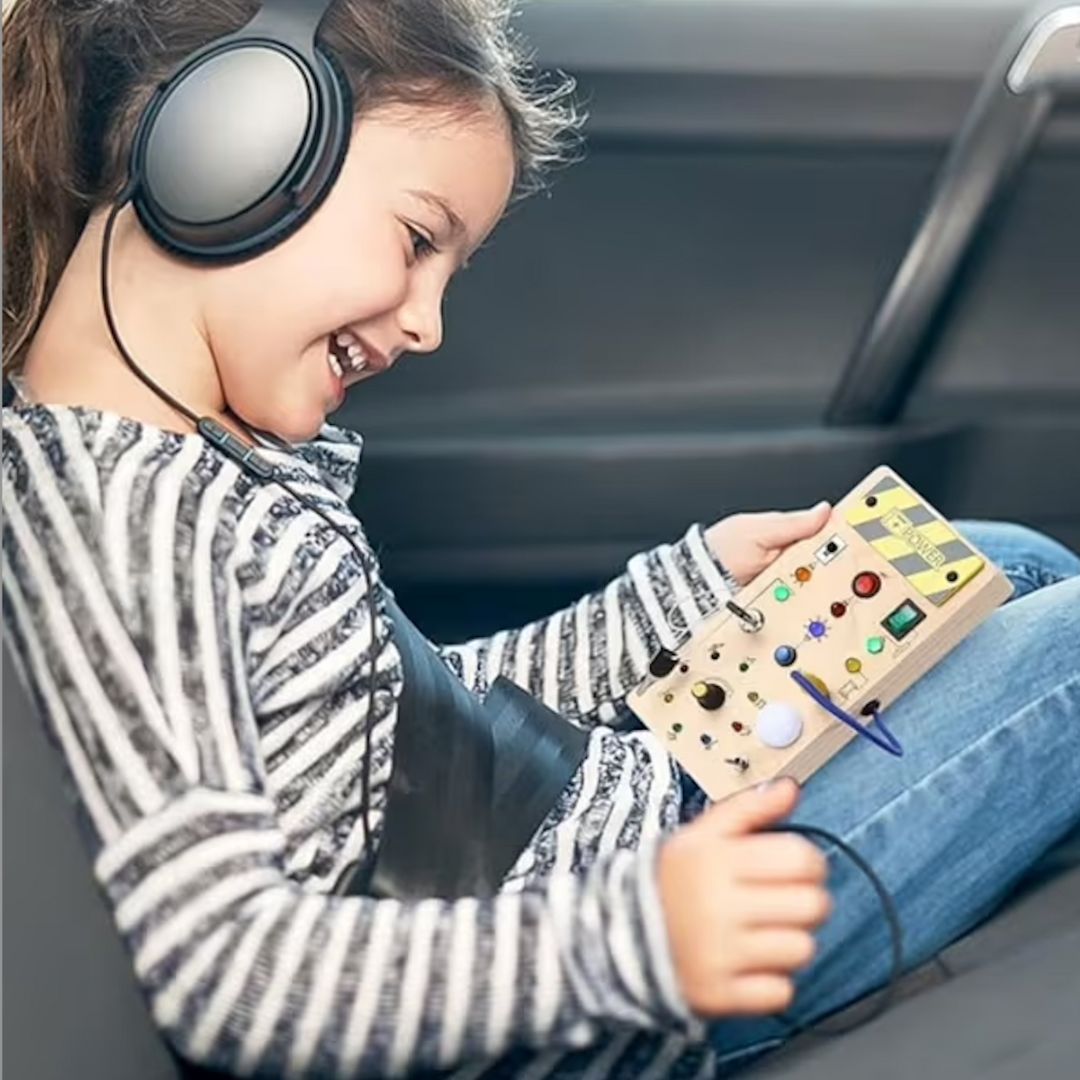 Skorter | DISCOVERY PLAY – Montessori Busy Board for Toddlers to Explore, Learn & Develop Fine Motor Skills