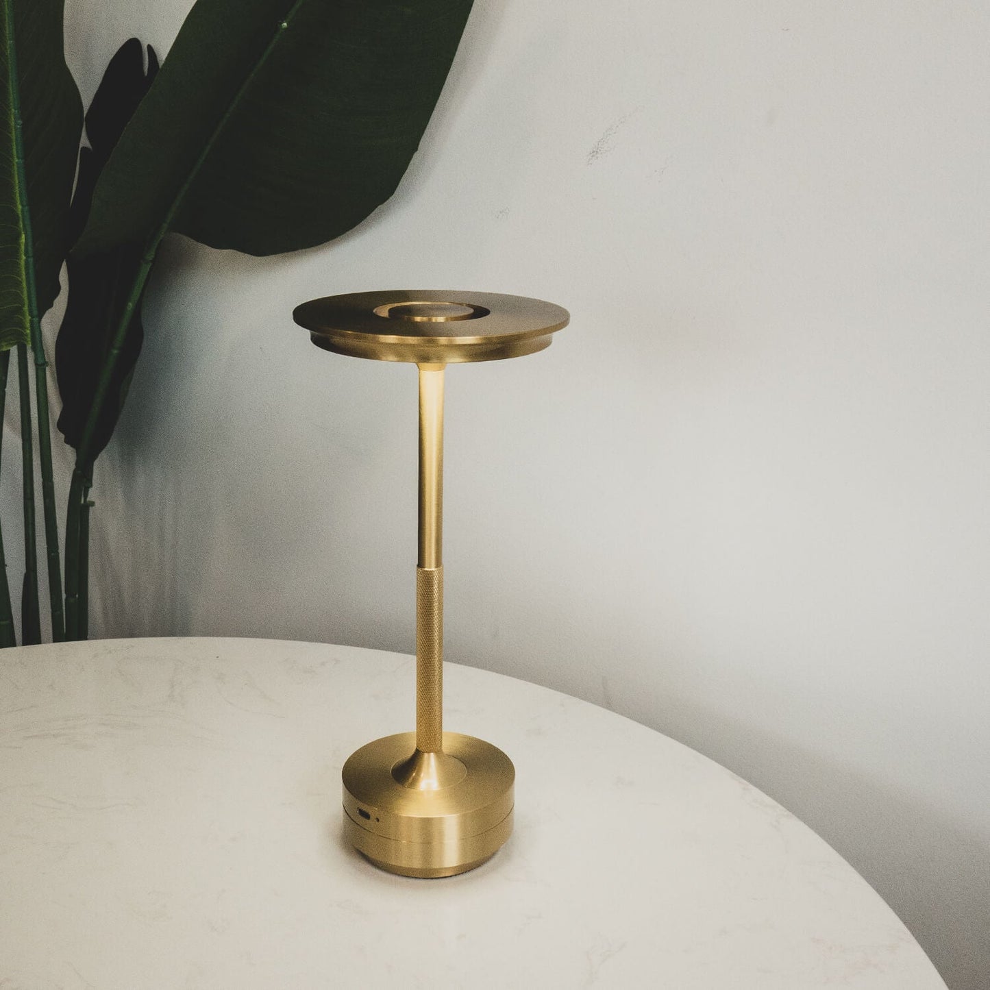 Skorter | Ambient Metallic Wireless Table Lamp