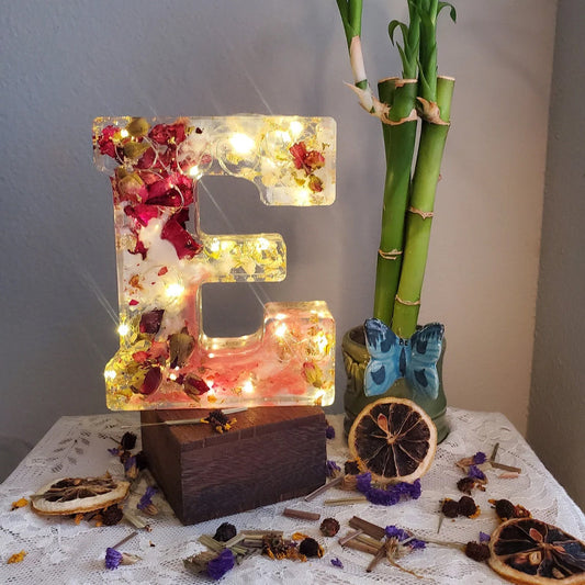 Skorter | Dried Flower Letter Nightstand Lamp