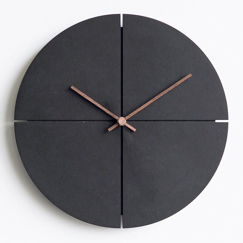 Elegant Wooden Wall Clock - SKØRTER