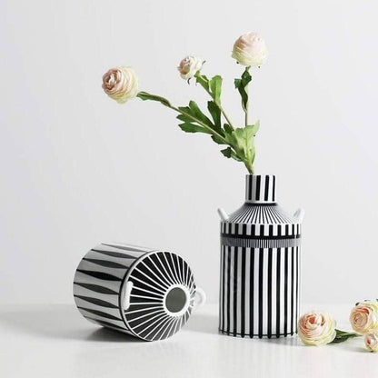 Skorter | KAZURI – Elegant ceramic vase for a modern ambiance