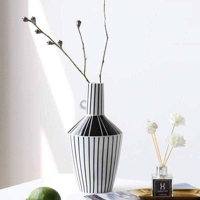 Skorter | KAZURI – Elegant ceramic vase for a modern ambiance
