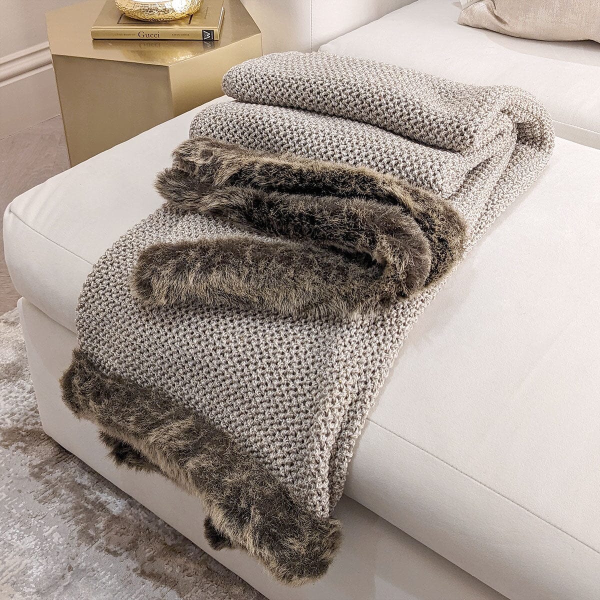 Skorter | Enaya Taupe Knitted Blanket with Brown Faux Fur Edge