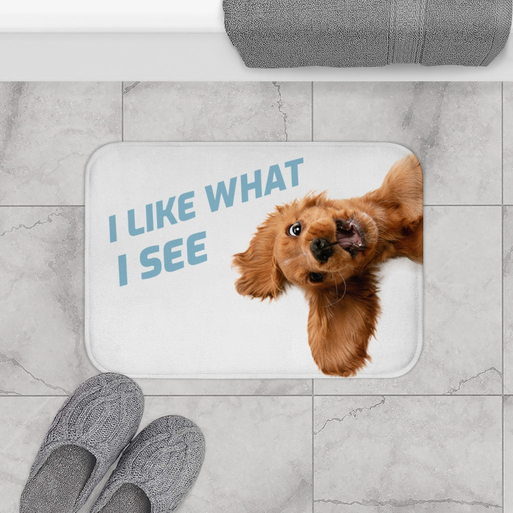 Skorter | Dog Looking Up Bath Mat
