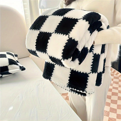 Skorter | Cozy Traditional Checkered Flannel Blanket - Red/White or Black/White - Warm and Washable